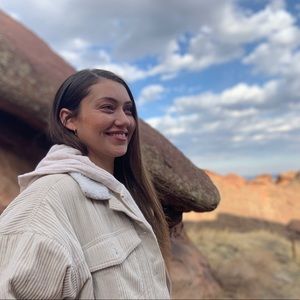 Meet your Posher, Julia lee